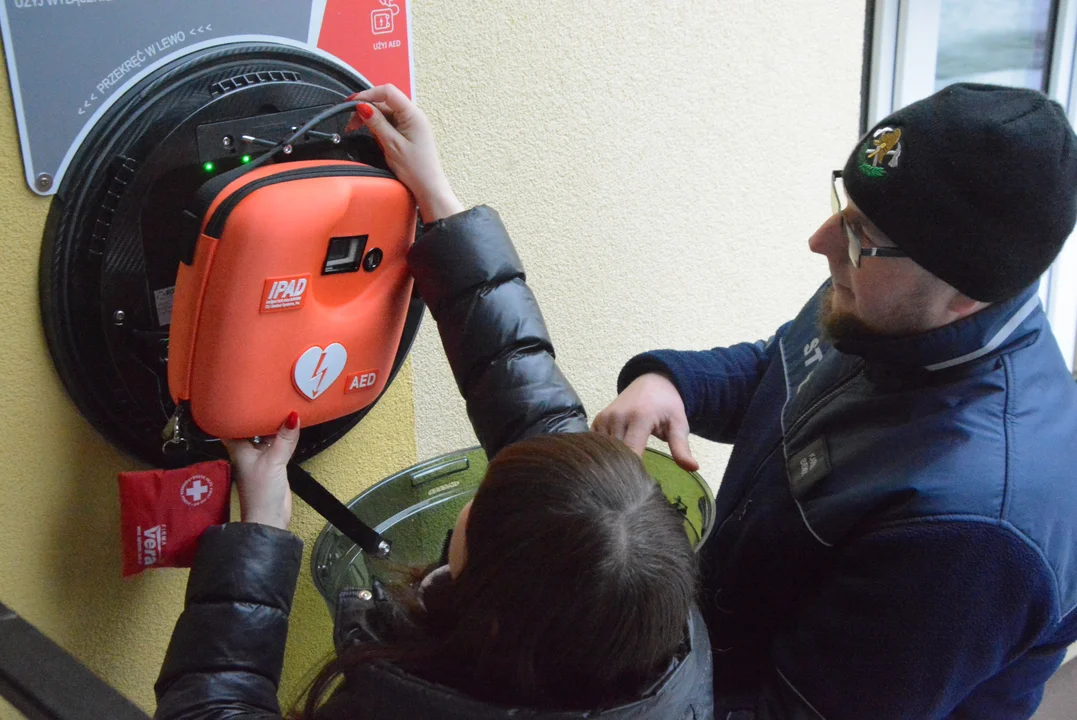 Nowy defibrylator AED w Rudnikach (gmina Międzyrzec Podlaski) [ZDJĘCIA] - Zdjęcie główne