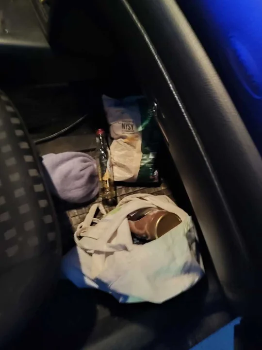 Powiat lubelski: Pijany wiózł dzieci samochodem. W aucie porozrzucane butelki po alkoholu