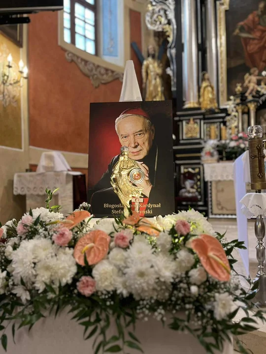 Wprowadzenie relikwii błogosławionego Kardynała Stefana Wyszyńskiego, Prymasa Tysiąclecia, do kościoła parafialnego w Goraju.