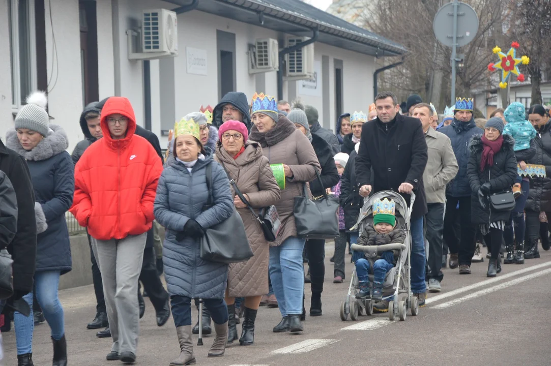 Orszak Trzech Króli przeszedł ulicami Chodla