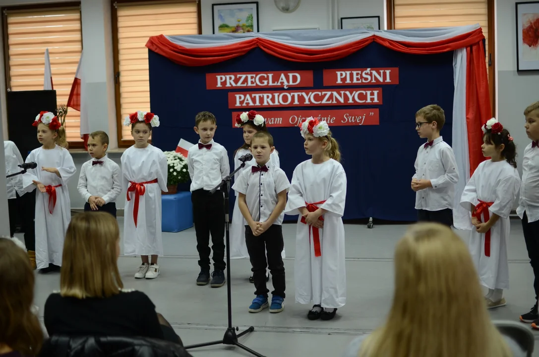 VIII Regionalny Przegląd Pieśni Patriotycznych ,,Śpiewam Ojczyźnie Swej''. Jak zaprezentowali się uczestnicy w kategorii klas I-III? FOTORELACJA - Zdjęcie główne