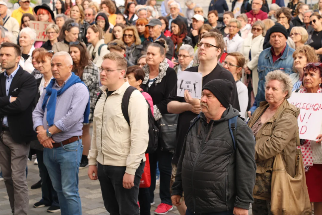 "Ani jednej więcej". Protest w Lublinie po śmierci ciężarnej Doroty