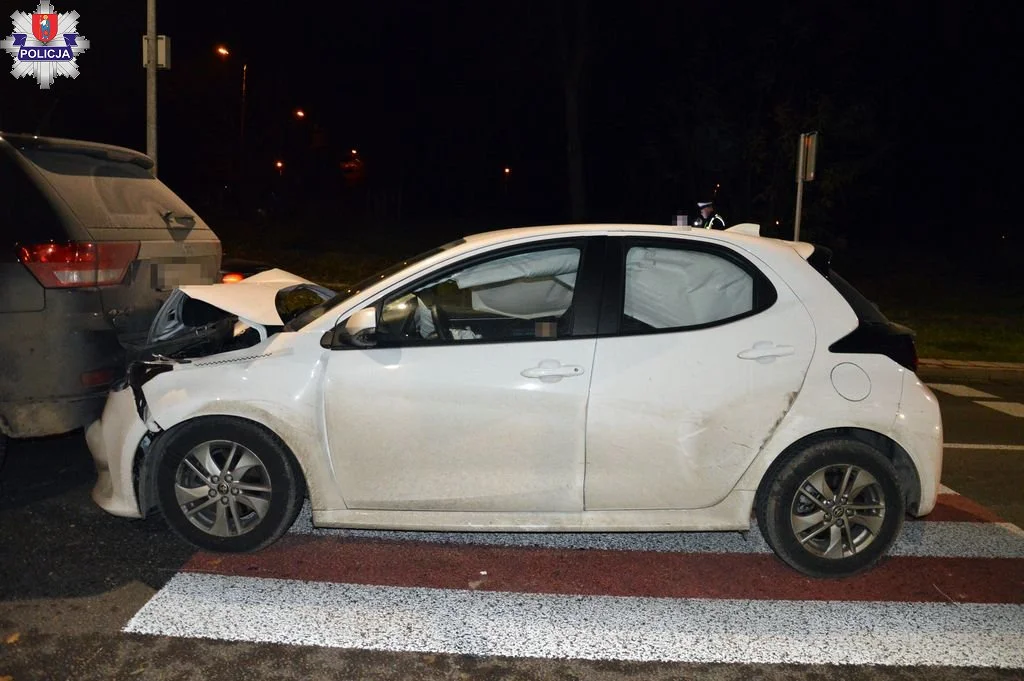 Zamość: Jeep potrącił pieszą na pasach. W auto wjechał jeszcze inny samochód