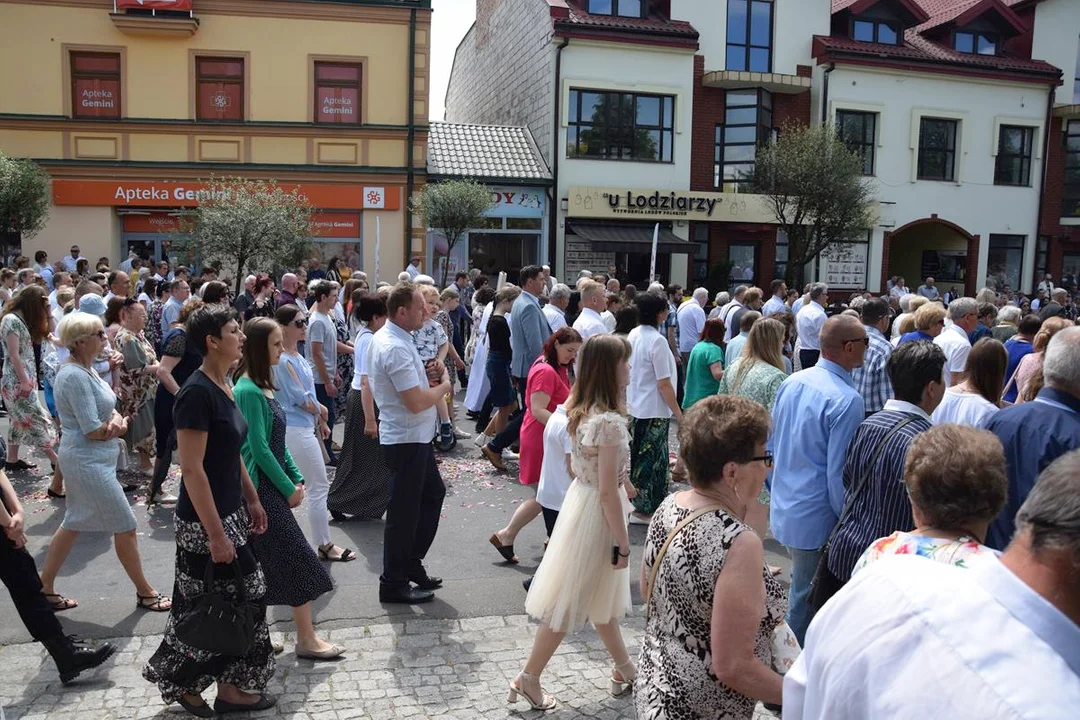 Biała Podlaska: Procesja Bożego Ciała na placu Wolności