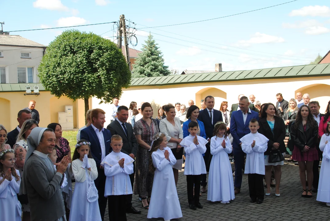 Opole Lubelskie: I Komunia Święta trzecioklasistów z Dwójki (ZDJĘCIA) - Zdjęcie główne