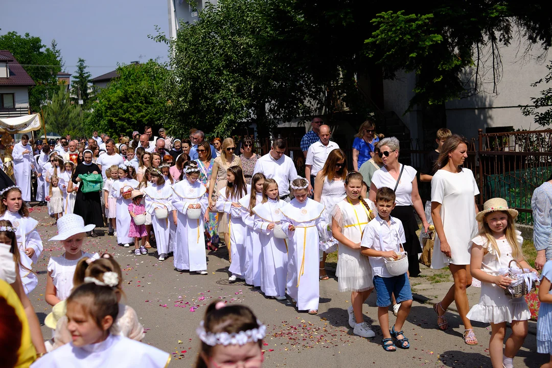 Procesja Bożego Ciała w parafii Matki Kościoła w Łukowie