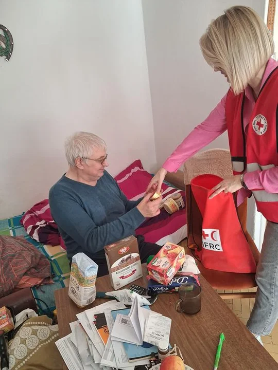 Wielka Moc Pomagania:  PCK Biłgoraj sto paczek na święta