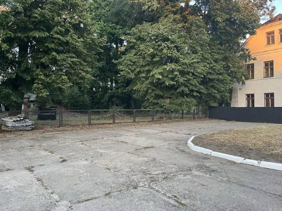 Sprzątanie dworca w Leopoldowie