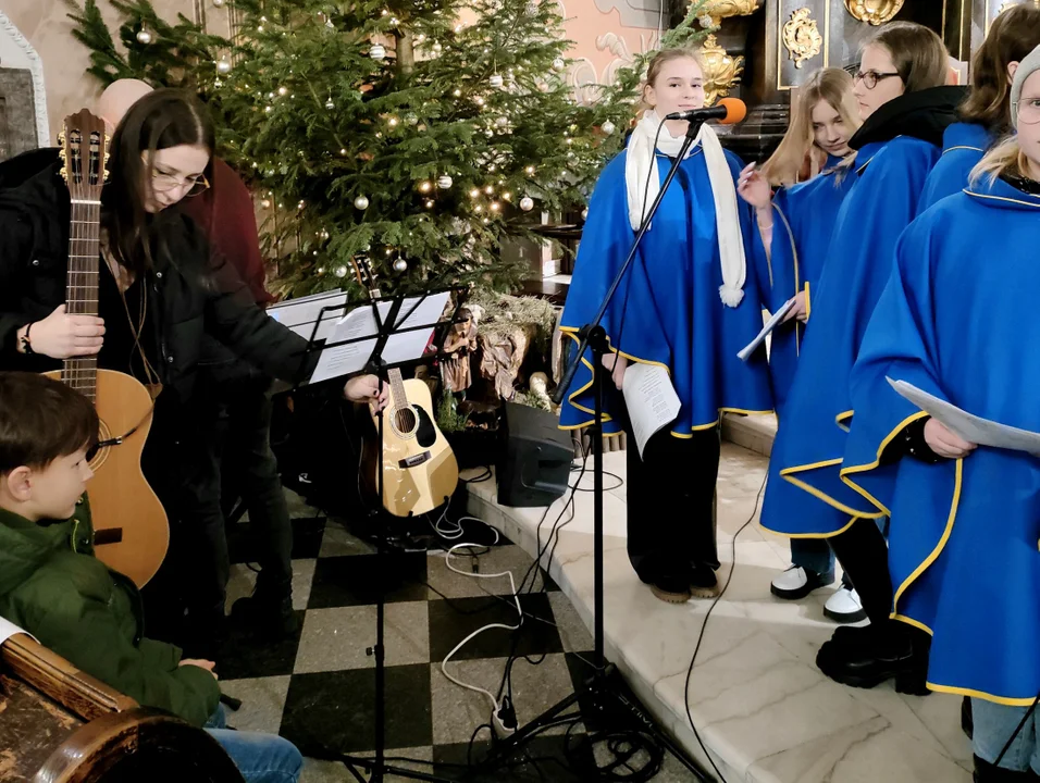 Schola „Promyczki” zaśpiewała kolędy i pastorałki (ZDJĘCIA)