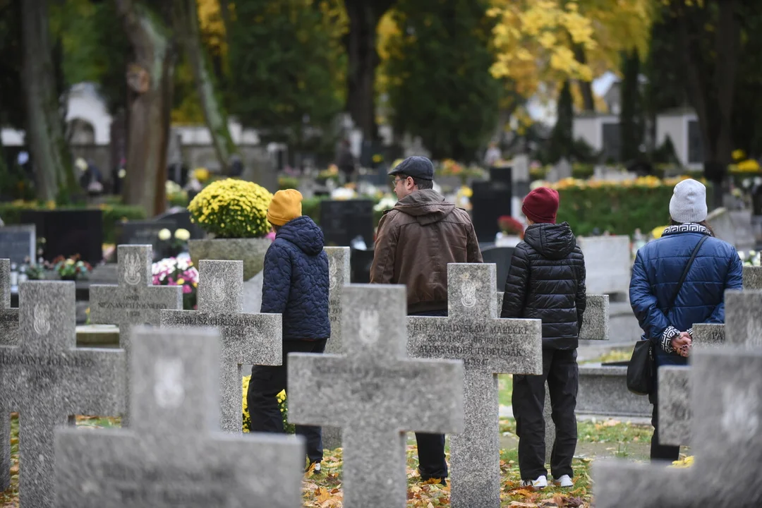 Groby nieznanych żołnierzy, cmentarz wojskowy