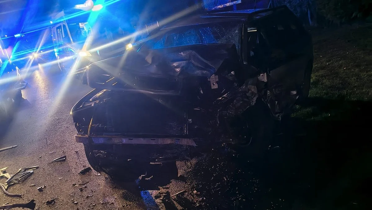 Powiat łęczyński: "Czołowka" Audi i Alfy Romeo. Trzy osoby trafiły do szpitali