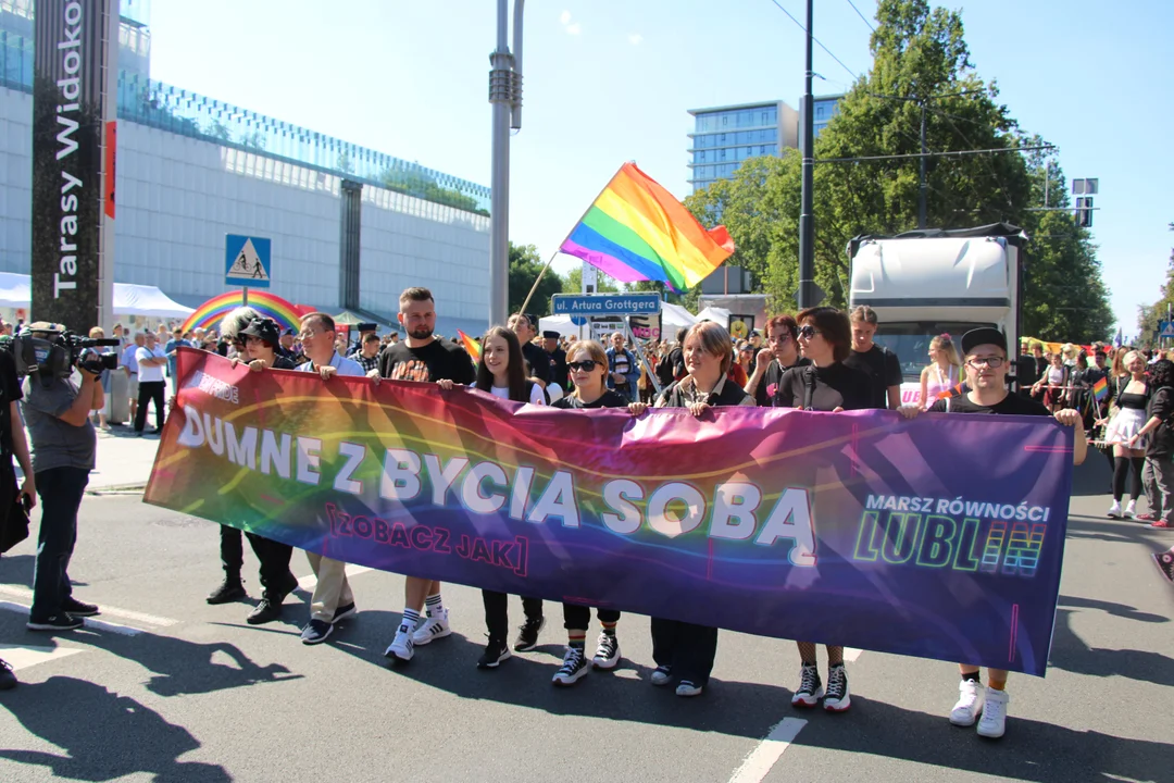 Lublin: Tęczowy pochód na ulicach miasta. IV Marsz Równości [GALERIA] - Zdjęcie główne