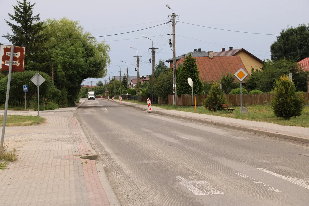 Trwa remont ulic w centrum Adamowa. Kiedy przejedziemy po nowej nawierzchni? [ZDJĘCIA] - Zdjęcie główne