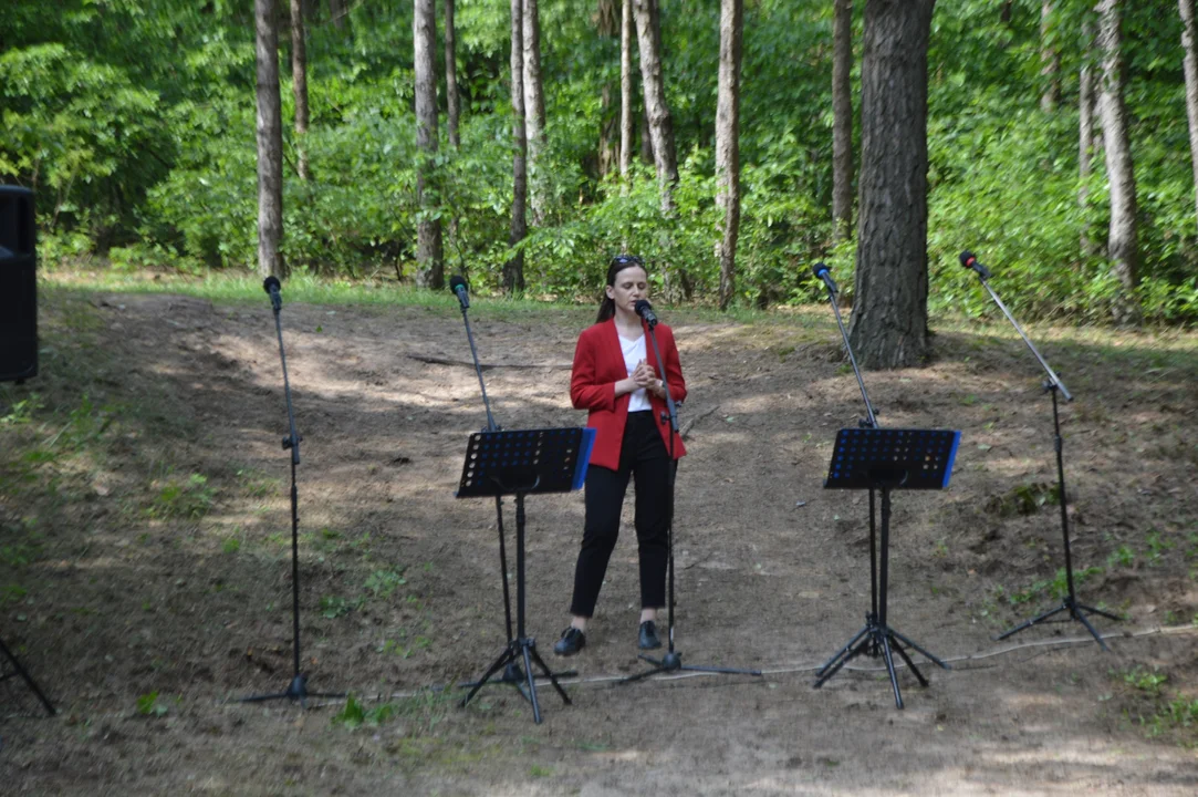 Gm. Puławy: Tu kiedyś była wieś, potem poligon, a teraz rośnie las (galeria)