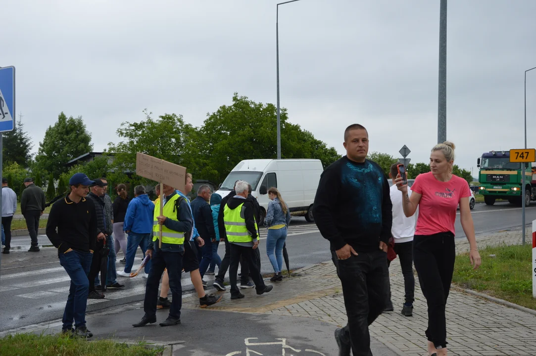 Protest producentów malin w Opolu Lubelskim. Dzień drugi