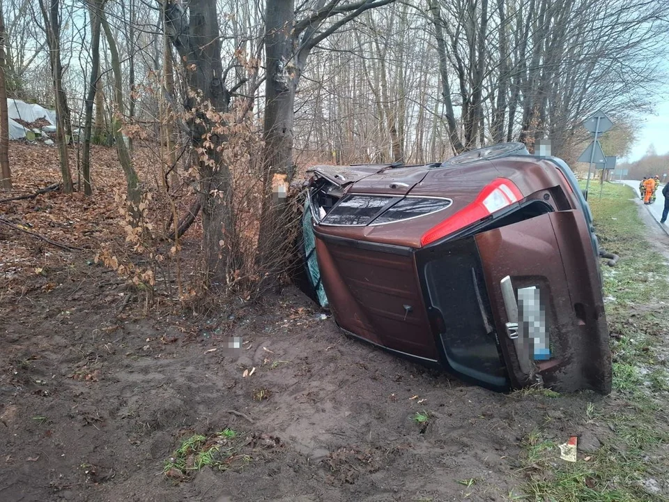 Województwo lubelskie: Najpierw osobówka wylądowała w rowie, a potem autokar. Nowe informacje - Zdjęcie główne