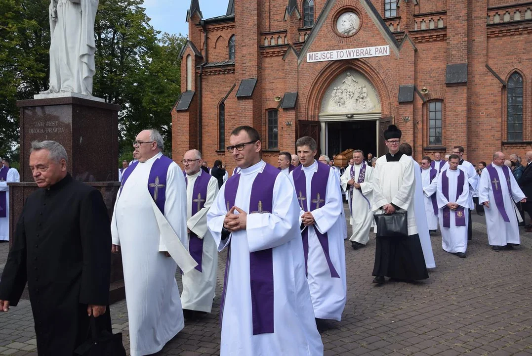 Uroczystości pogrzebowe śp. ks. kanonika Henryka Prządki