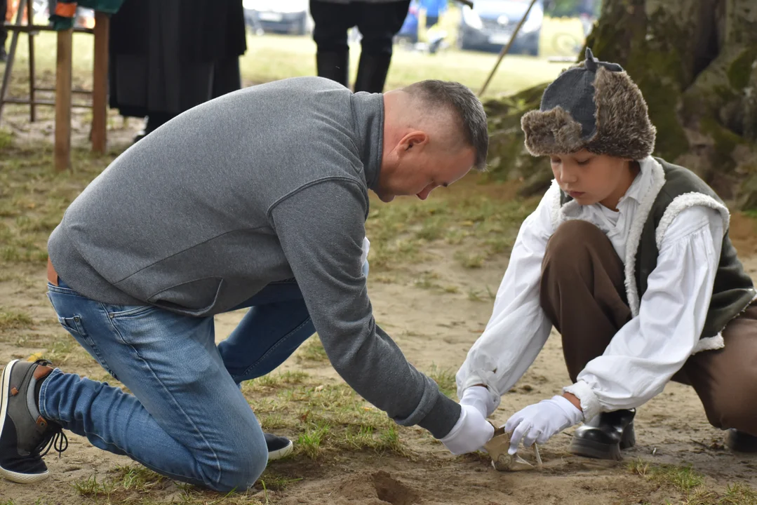 Ziemia, która pamięta ofiarę powstańców, trafi na Święty Krzyż (foto) - Zdjęcie główne