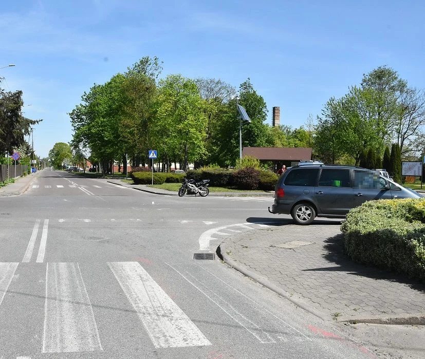 Powiat bialski: Samochód zderzył się z motocyklem. Kierowca jednośladu w szpitalu - Zdjęcie główne