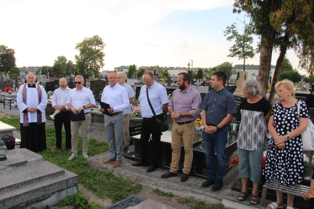 Nagrobek byłego burmistrza Łukowa Andrzeja Śledzia oficjalnie odsłonięty