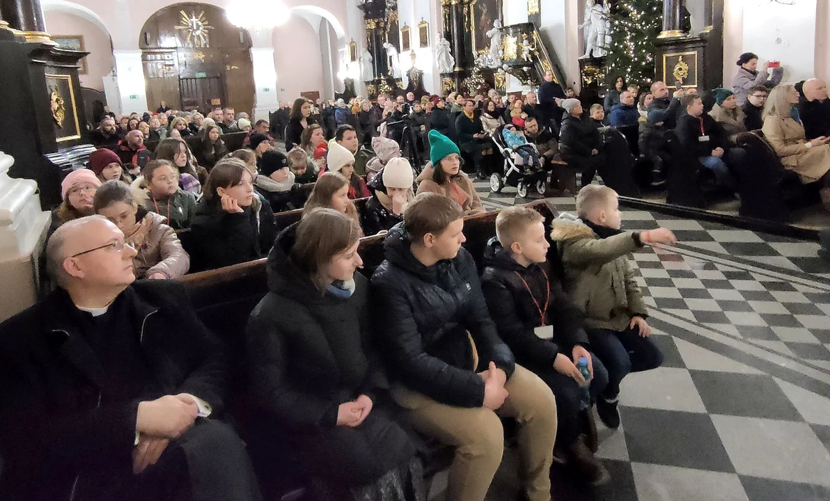 Schola „Promyczki” zaśpiewała kolędy i pastorałki (ZDJĘCIA)