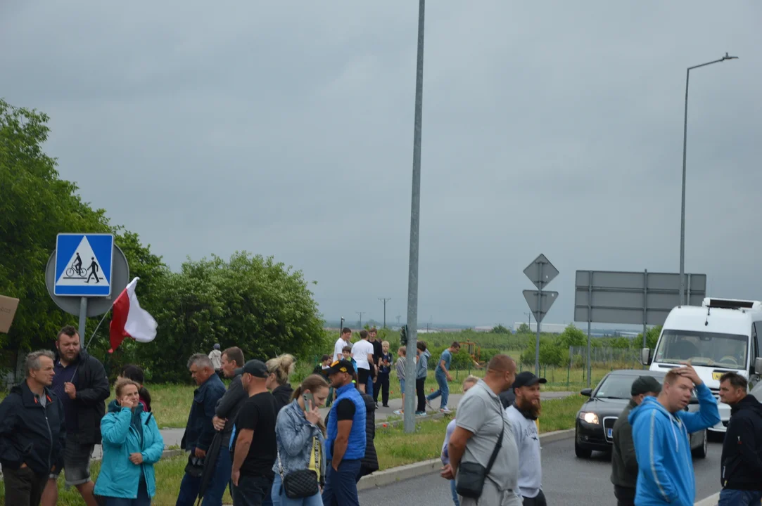 Protest producentów malin w Opolu Lubelskim. Dzień drugi