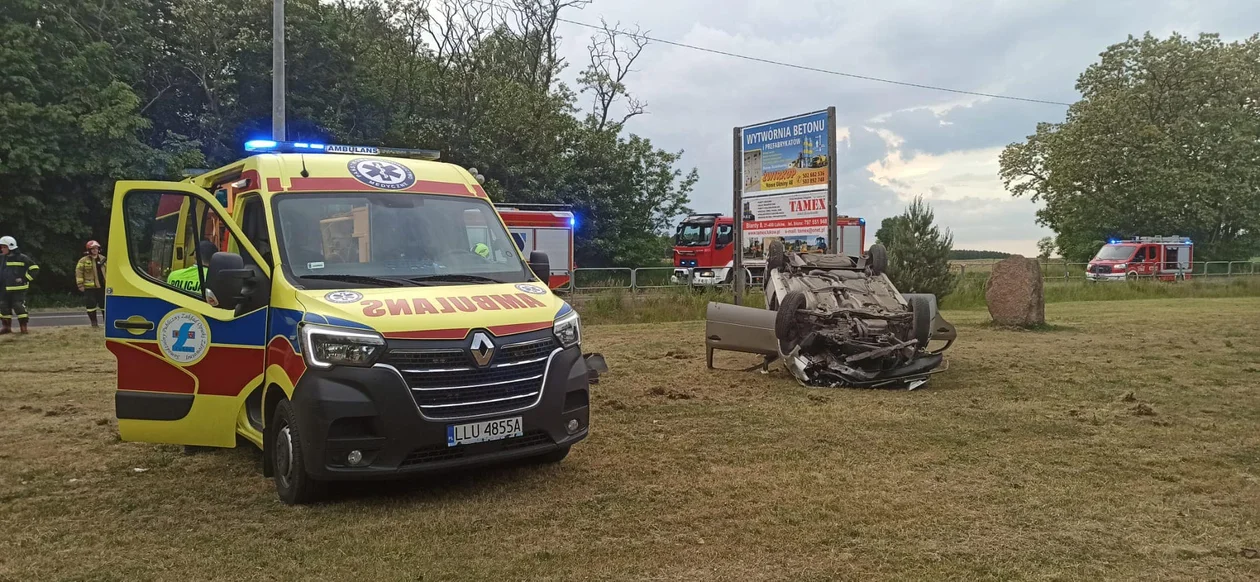 Samochód dachował w Szczygłach Górnych