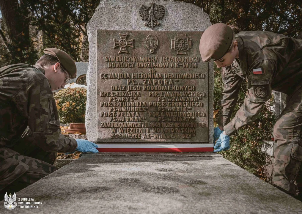 Lubelscy terytorialsi odwiedzi i posprzątali groby poległych żołnierzy