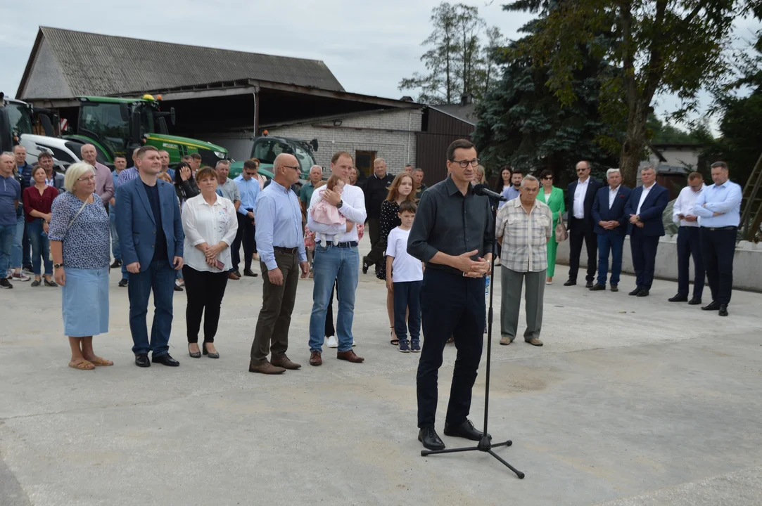 Wizyta premiera Mateusza Morawieckiego w Dębie w gm. Kurów