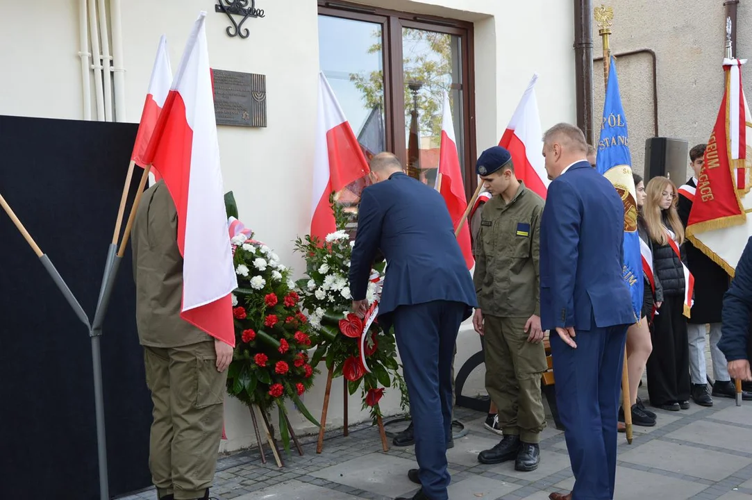 Odsłonięcie tablicy poświęconej zamordowanym Żydom z Opola Lubelskiego