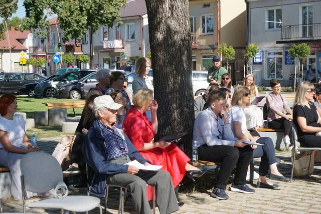 Narodowe Czytanie, Skwer Miejski w Opolu Lub.