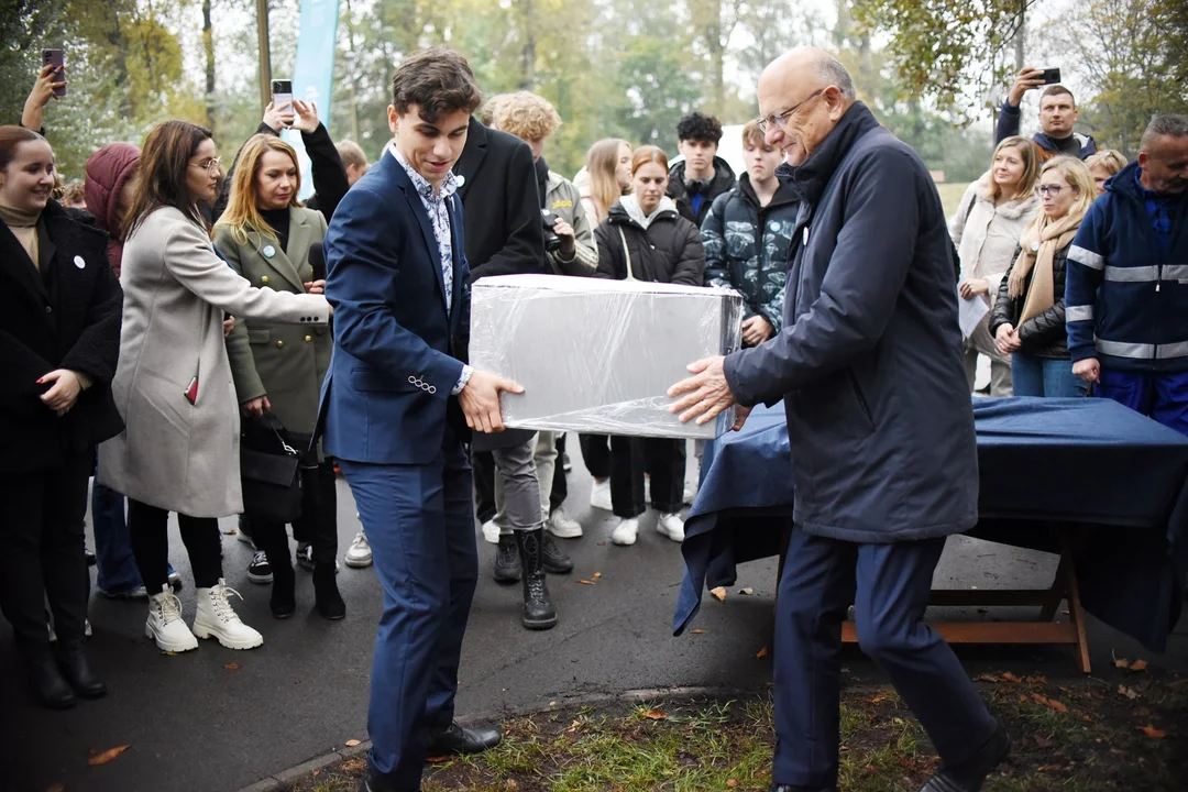 Lublin: otworzono aleję Europejskiej Stolicy Młodzieży i zakopano kapsułę czasu [ZDJĘCIA] - Zdjęcie główne