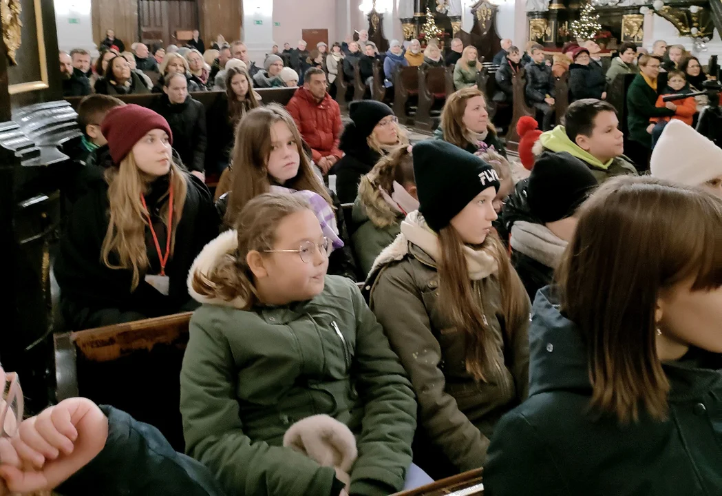 Schola „Promyczki” zaśpiewała kolędy i pastorałki (ZDJĘCIA)