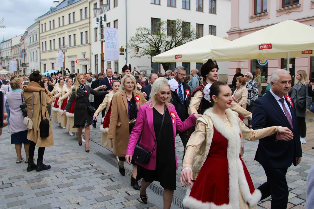 Obchody 3 maja w Lublinie. Mieszkańcy zatańczyli wspólnie Poloneza