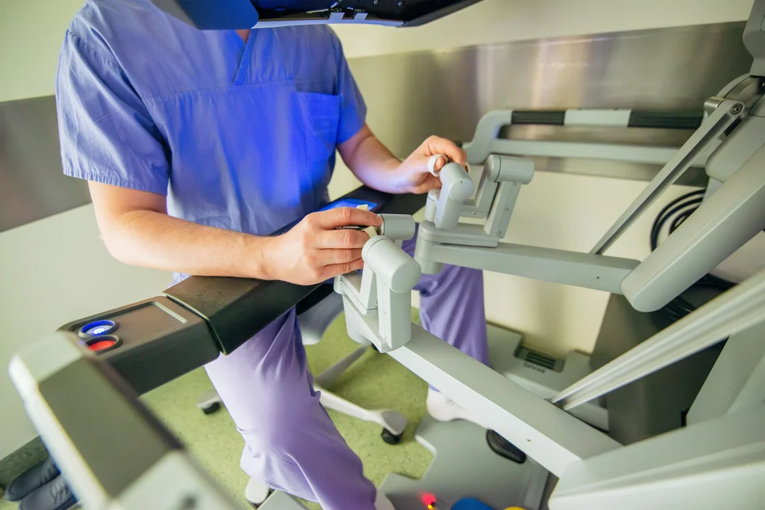 Robotem w raka. Maszyna wykonała już 500 operacji w COZL w Lublinie