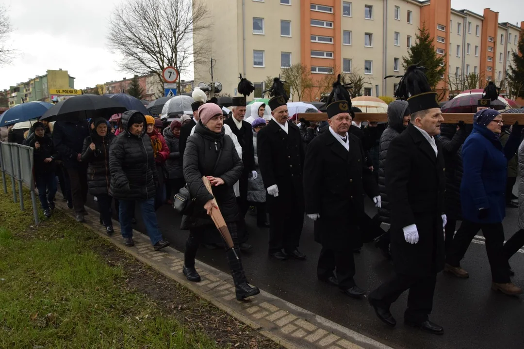 Tłumy wiernych na drodze krzyżowej w Łęcznej (ZDJĘCIA, WIDEO) - Zdjęcie główne