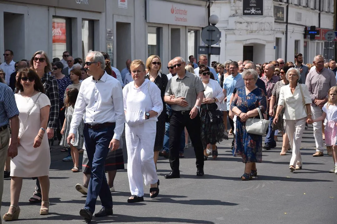 Biała Podlaska: Procesja Bożego Ciała na placu Wolności