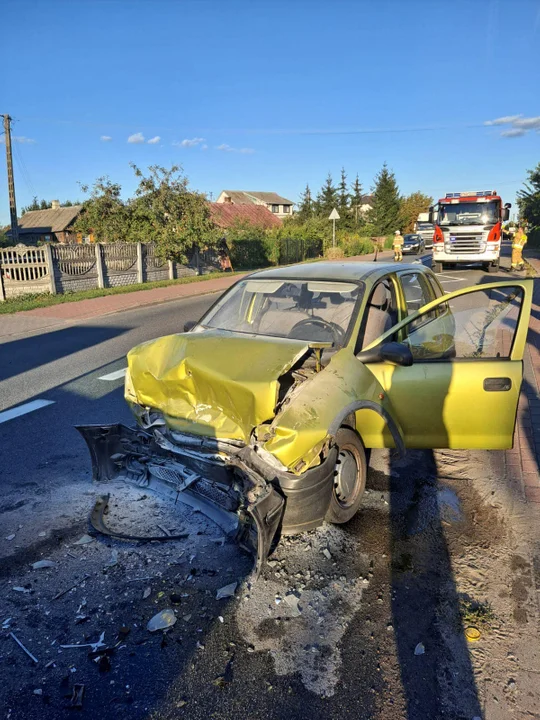 Zderzenie dwóch samochodów w Tuchowiczu - Zdjęcie główne