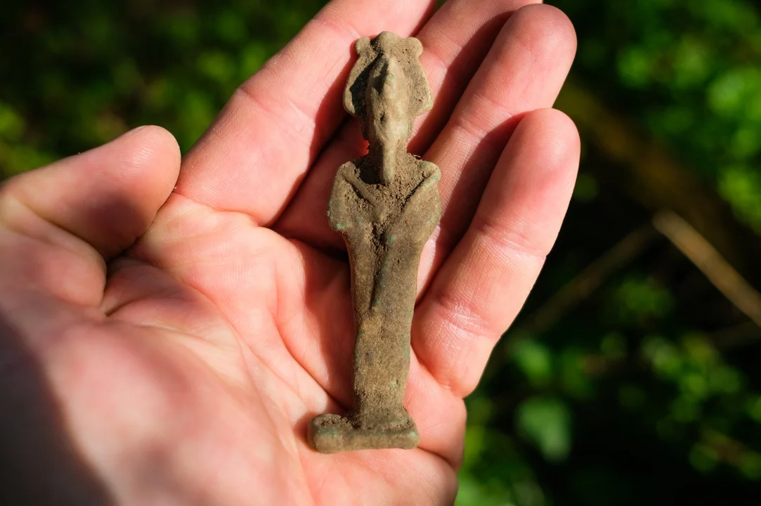 Powiat opolski: Niezwykłe znalezisko archeologiczne. To starożytne figurki bogów egipskich oraz rzymskich - Zdjęcie główne