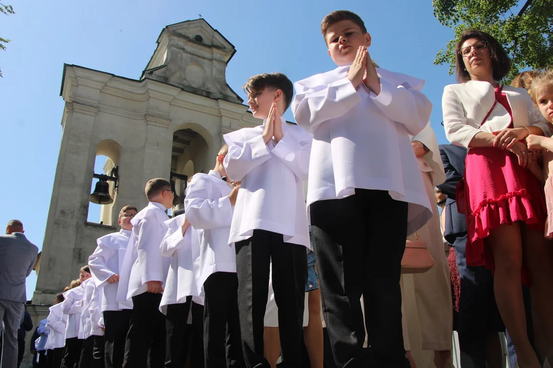 Pierwsza komunia w Bazylice św. Anny w Lubartowie - I grupa. Błogosławieństwo od papieża Franciszka (zdjęcia) - Zdjęcie główne