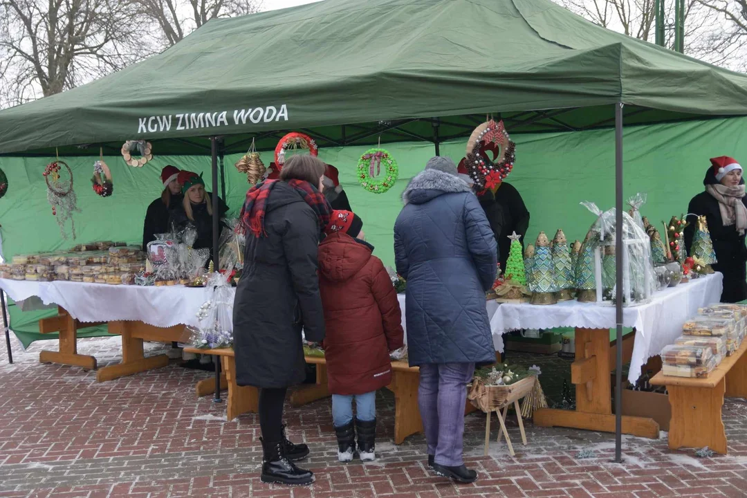 Koło Gospodyń Wiejskich w Zimnej Wodzie zaprosiło na kiermasz świąteczny na pomoc Marcie Ochnik