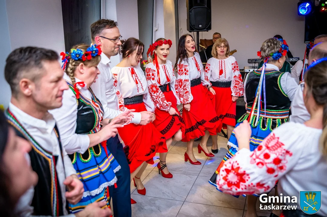 Kolorowo i radośnie, czyli "Ostatki na ludowo" w Gminie Łaskarzew - Zdjęcie główne