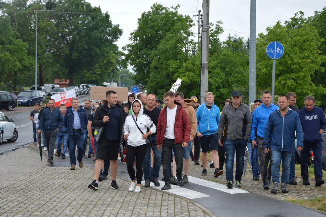 Protest producentów malin w Opolu Lubelskim. Dzień drugi