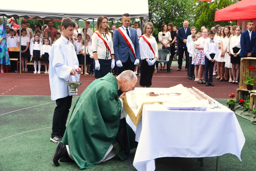 Szkoła Podstawowa w Radoryżu Kościelnym ma nowego patrona. To znany pisarz