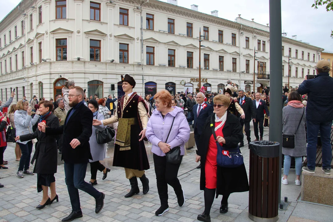 Obchody 3 maja w Lublinie. Mieszkańcy zatańczyli wspólnie Poloneza