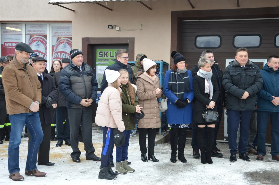 Uroczystość przekazania samochodu strazackiego dla OSP w Chruślinie