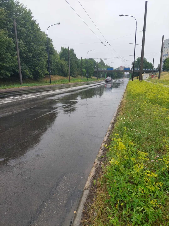 Lublin zalany po kilkugodzinnej burzy. Piesi chodzą po kostki w wodzie [ZDJĘCIA] - Zdjęcie główne