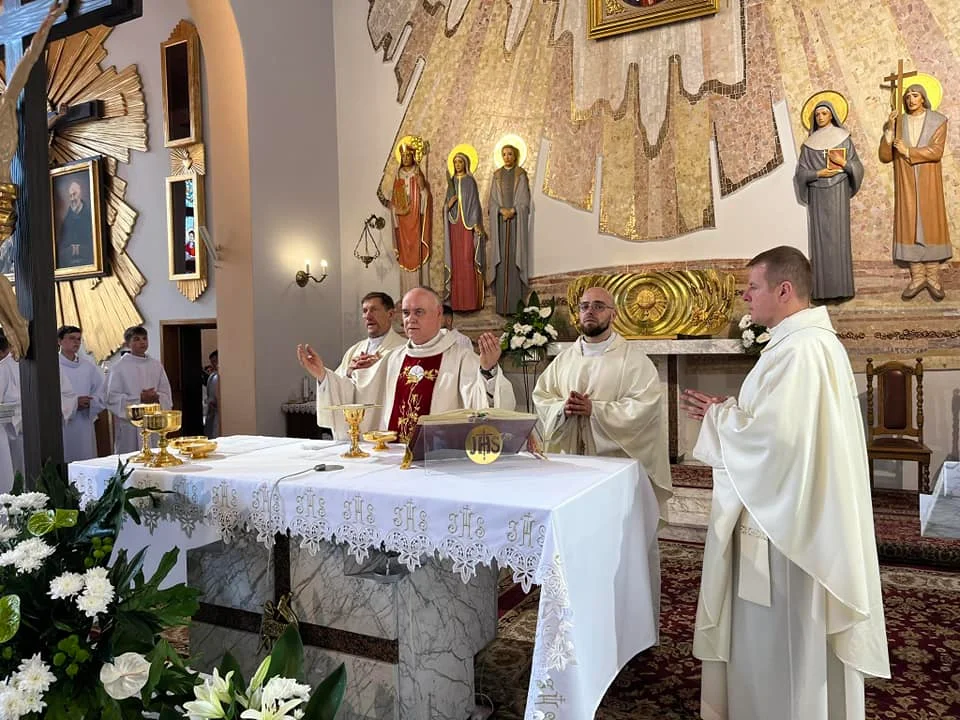 Procesja Bożego Ciała w parafii Matki Kościoła w Łukowie