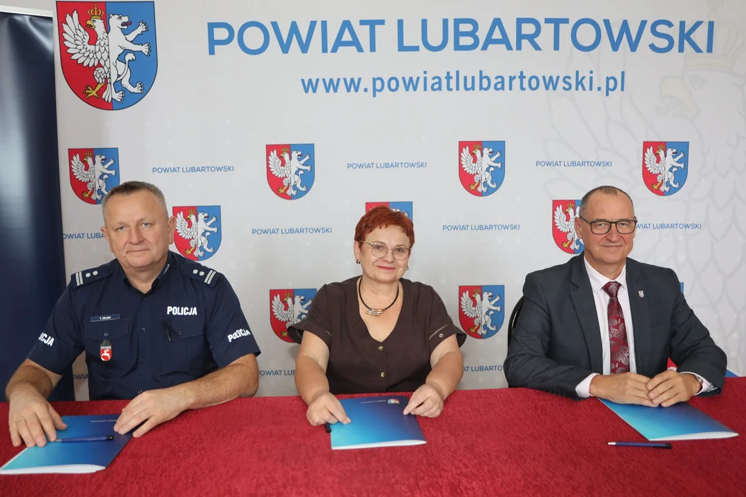 Powiat Lubartowski podpisał umowę ze szkołą