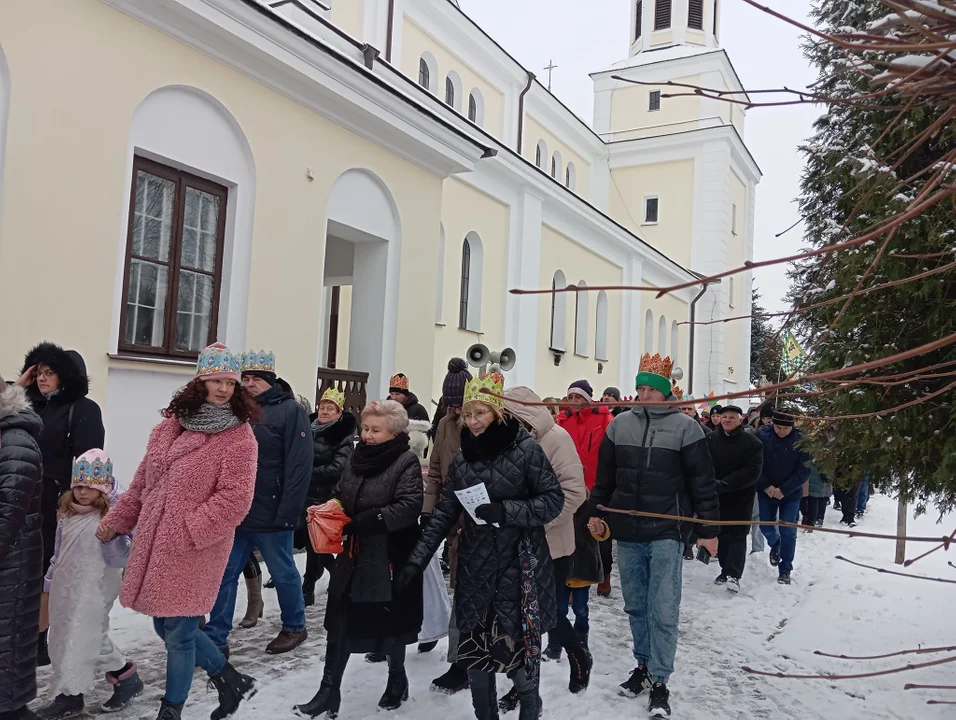 Parafianie z Wilczysk w Orszaku Trzech Króli